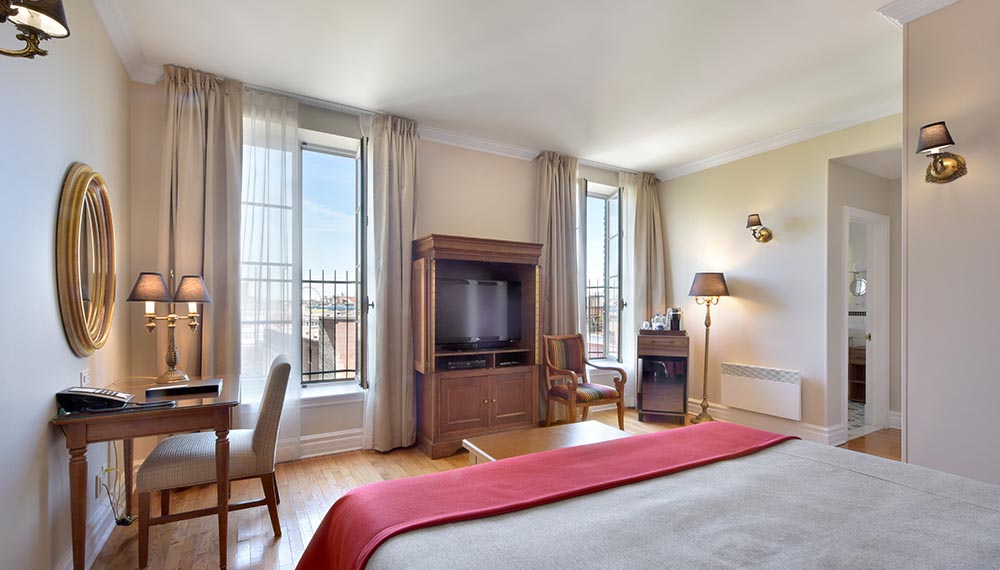 King superior room with large windows and view on Old Montreal