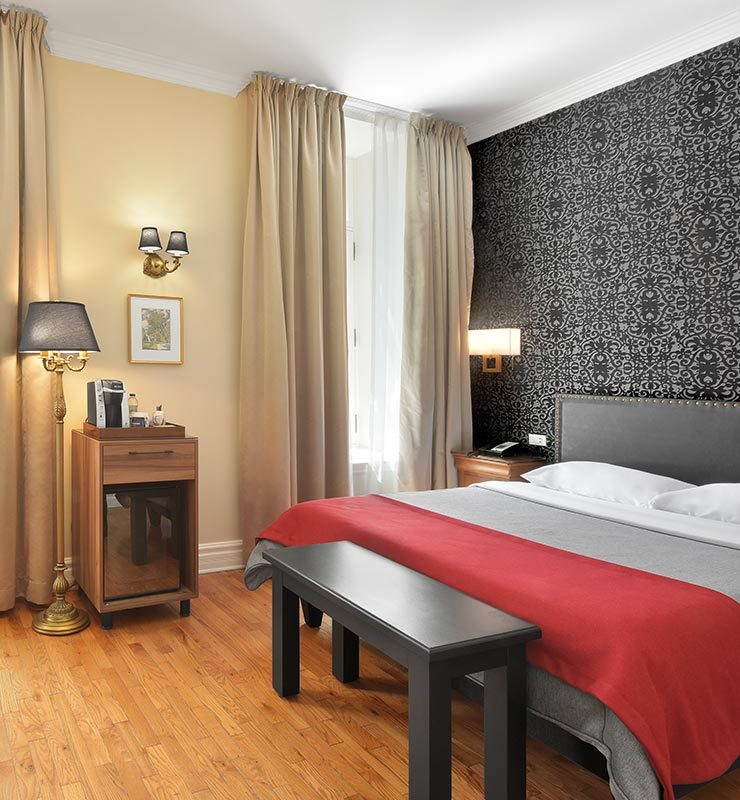 1-hotel-bonaparte-montreal-old-port-room-queen