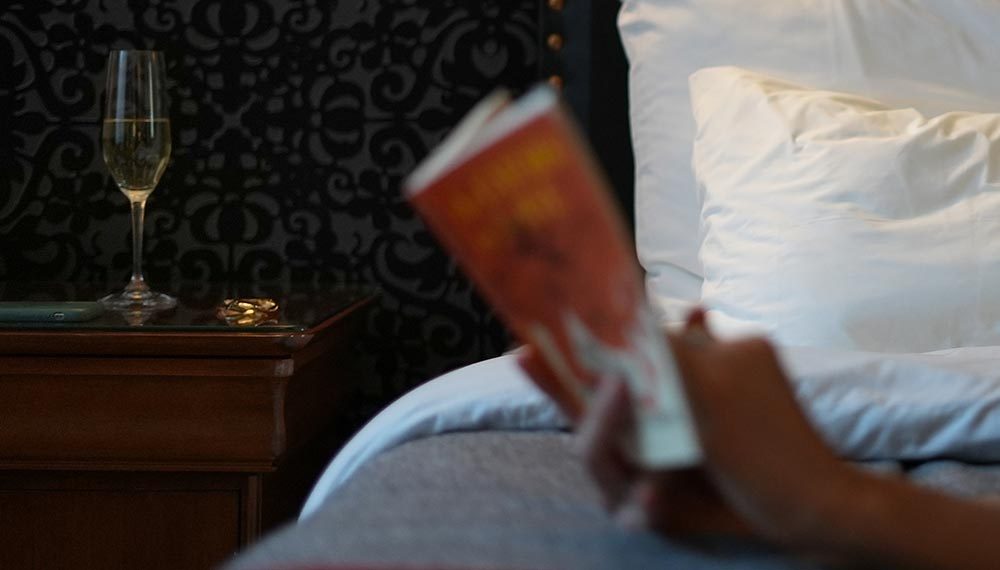 reading-bed-hotel-bonaparte