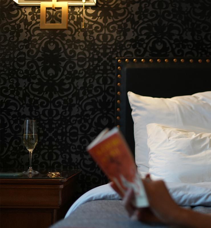 reading-hotel-bonaparte-old-montreal